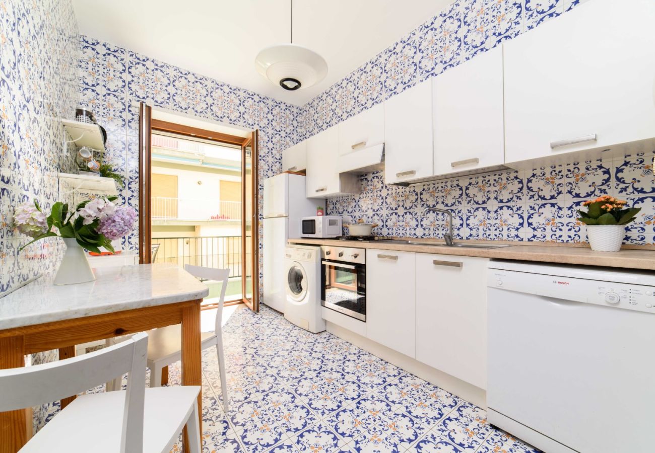 Apartment in Sorrento - AMORE RENTALS - Appartamento Sally with Terrace and Partial Sea View
