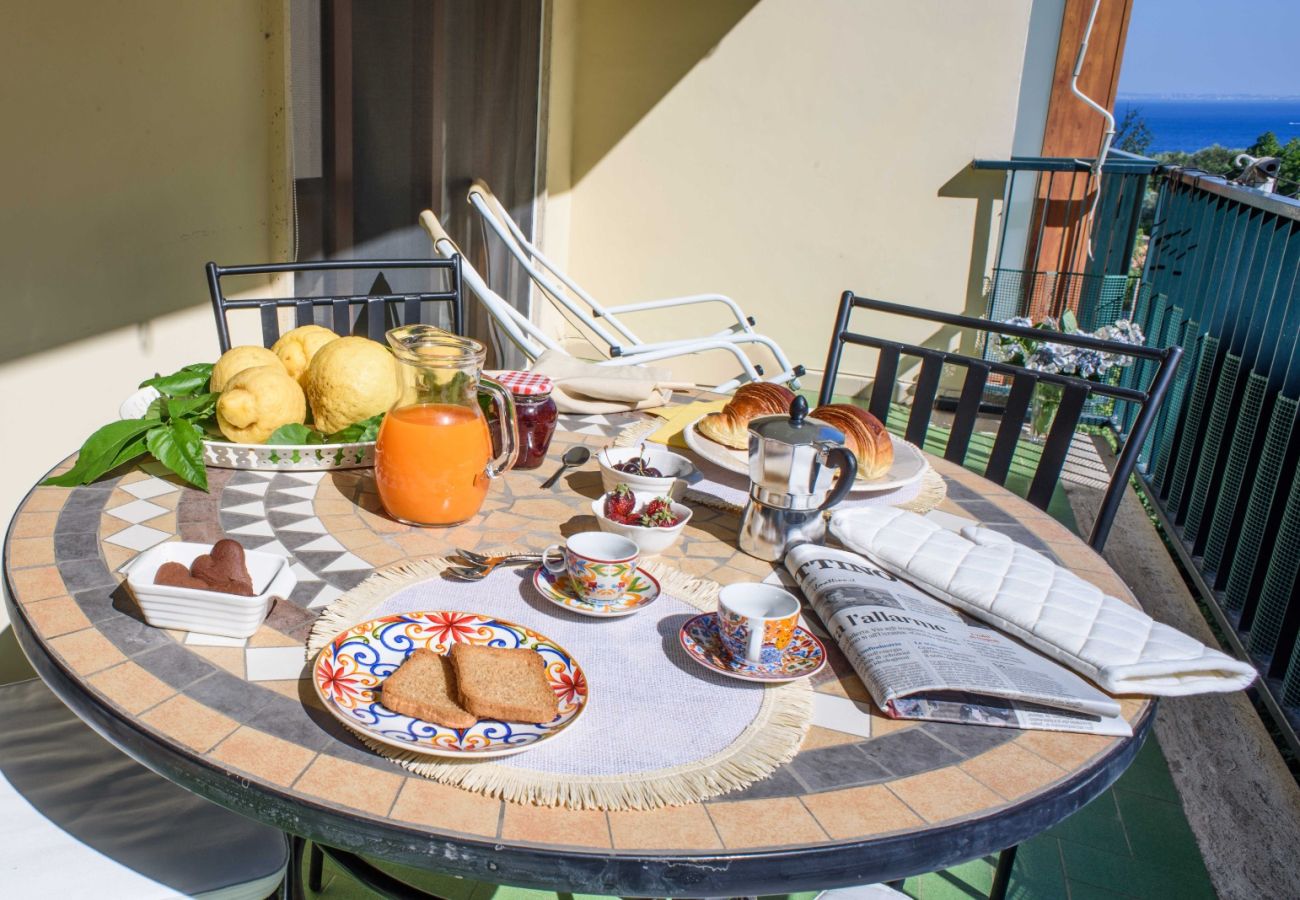 Apartment in Sorrento - AMORE RENTALS - Appartamento Sally with Terrace and Partial Sea View