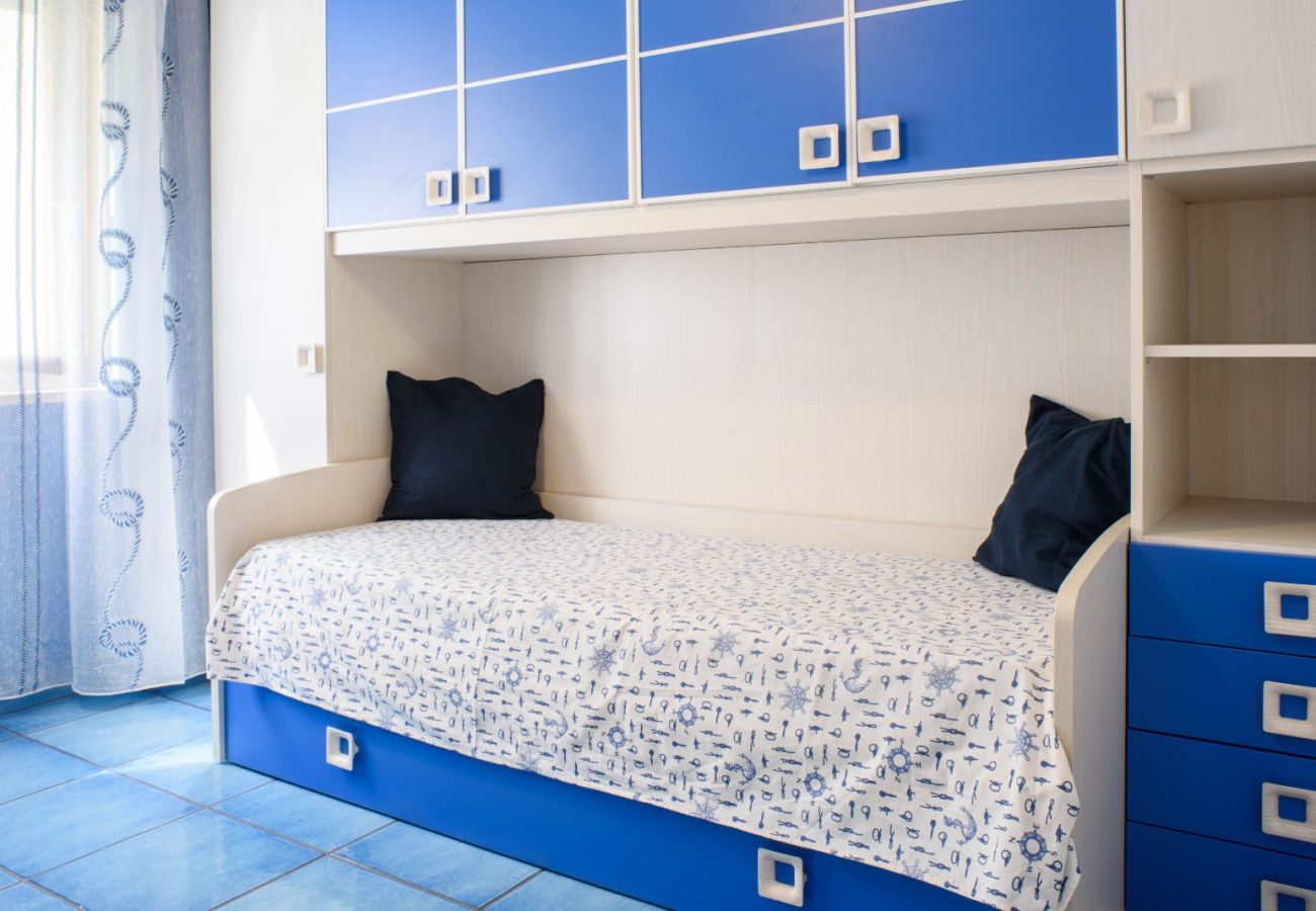 Apartment in Sorrento - AMORE RENTALS - Appartamento Sally with Terrace and Partial Sea View