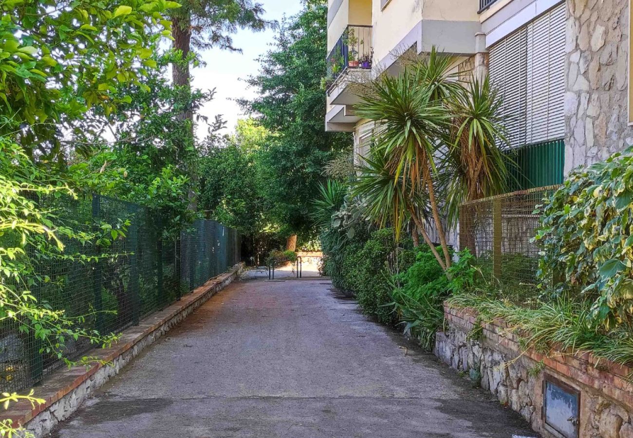 Apartment in Sorrento - AMORE RENTALS - Appartamento Sally with Terrace and Partial Sea View