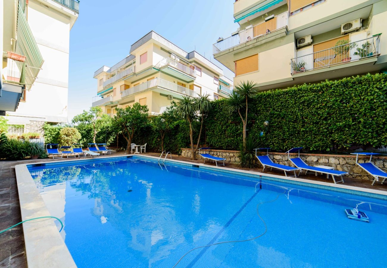 Apartment in Sorrento - AMORE RENTALS - Appartamento Sally with Terrace and Partial Sea View