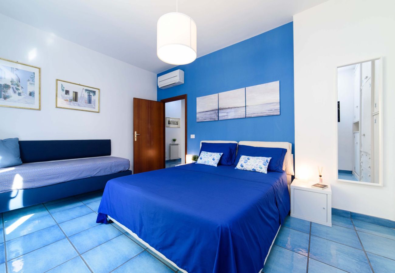 Apartment in Sorrento - AMORE RENTALS - Appartamento Sally with Terrace and Partial Sea View
