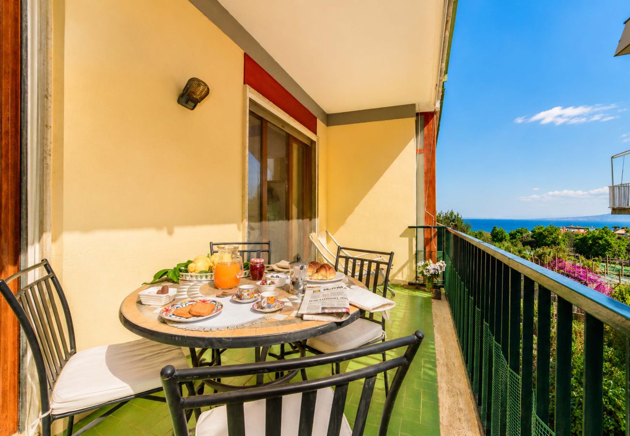 Apartment in Sorrento - AMORE RENTALS - Appartamento Sally with Terrace and Partial Sea View