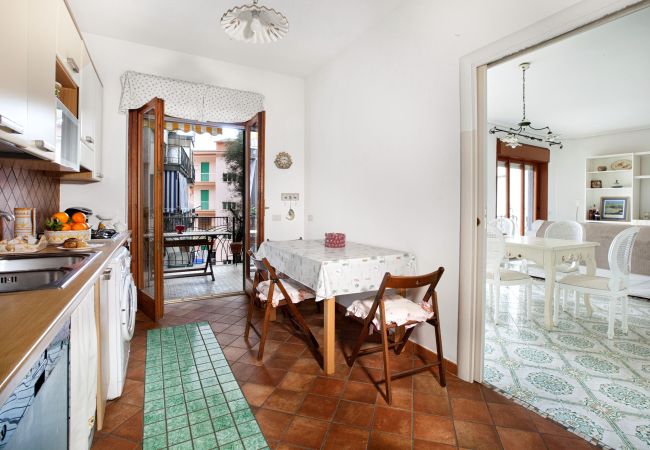 Apartment in Sorrento - AMORE RENTALS - Appartamento Annarita with Balcony and Air Conditioning
