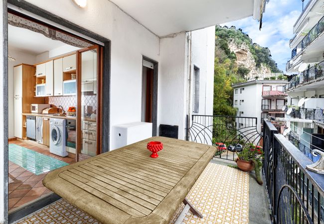  in Sorrento - AMORE RENTALS - Appartamento Annarita with Balcony and Air Conditioning