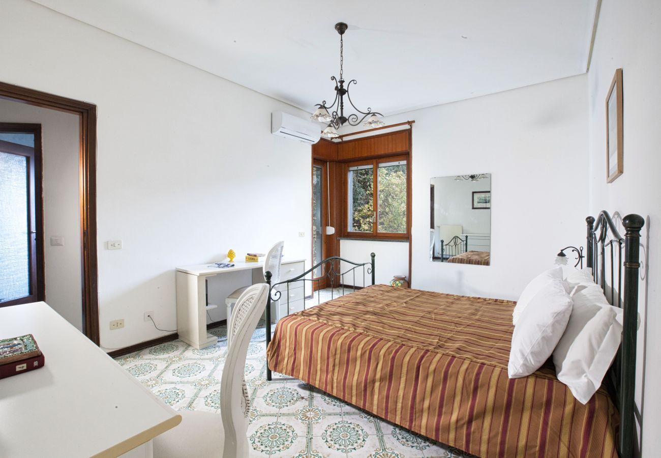 Apartment in Sorrento - AMORE RENTALS - Appartamento Annarita with Balcony and Air Conditioning