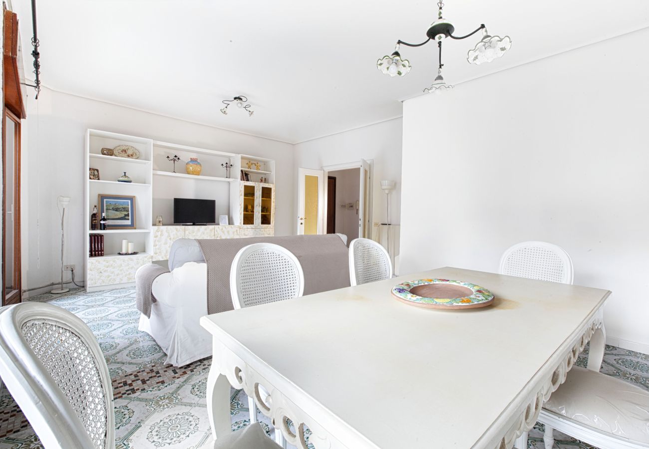 Apartment in Sorrento - AMORE RENTALS - Appartamento Annarita with Balcony and Air Conditioning