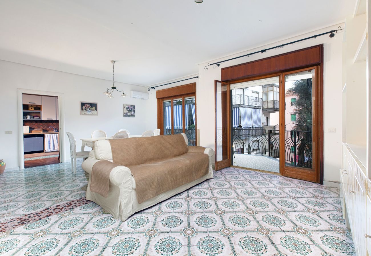 Apartment in Sorrento - AMORE RENTALS - Appartamento Annarita with Balcony and Air Conditioning