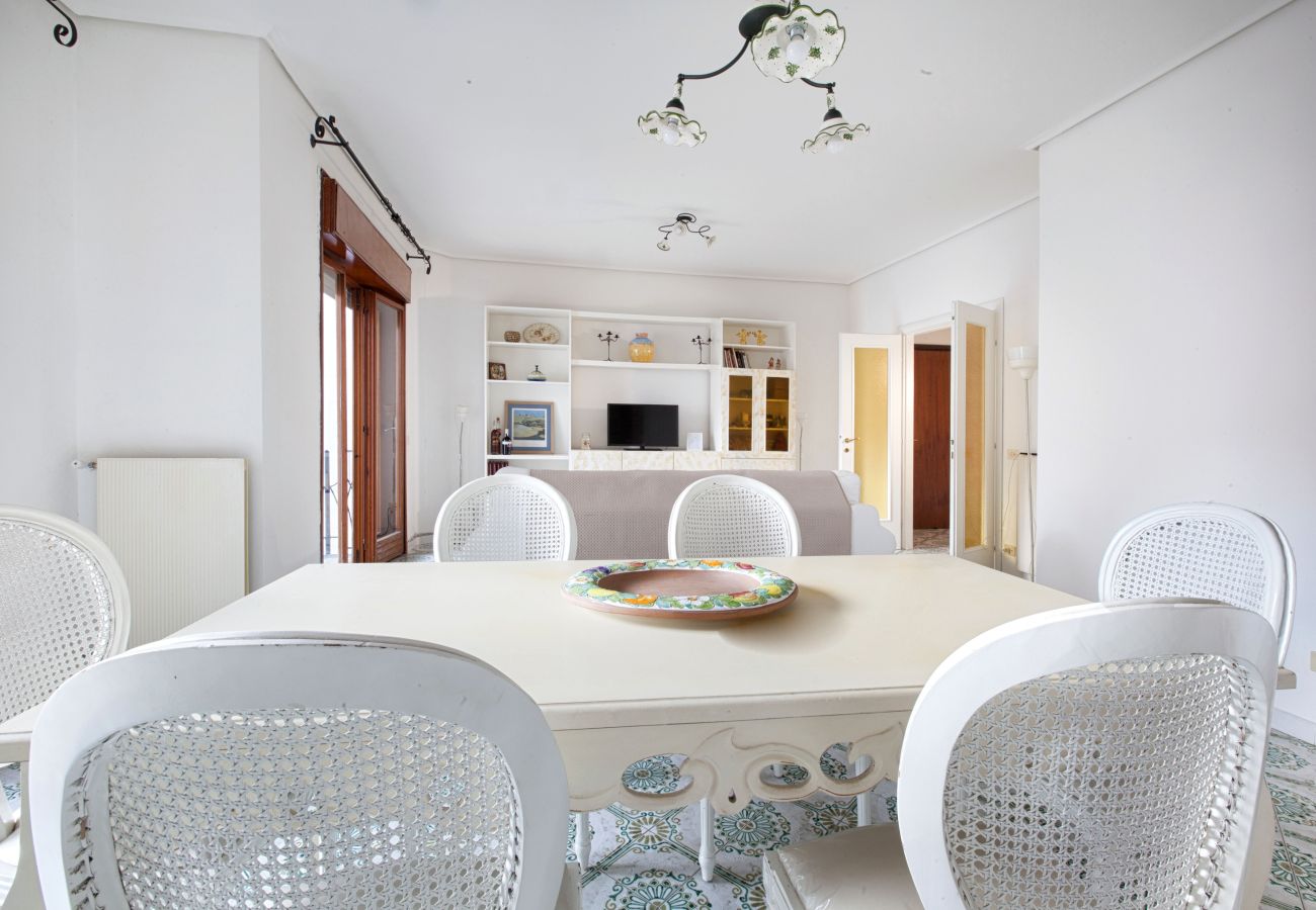 Apartment in Sorrento - AMORE RENTALS - Appartamento Annarita with Balcony and Air Conditioning