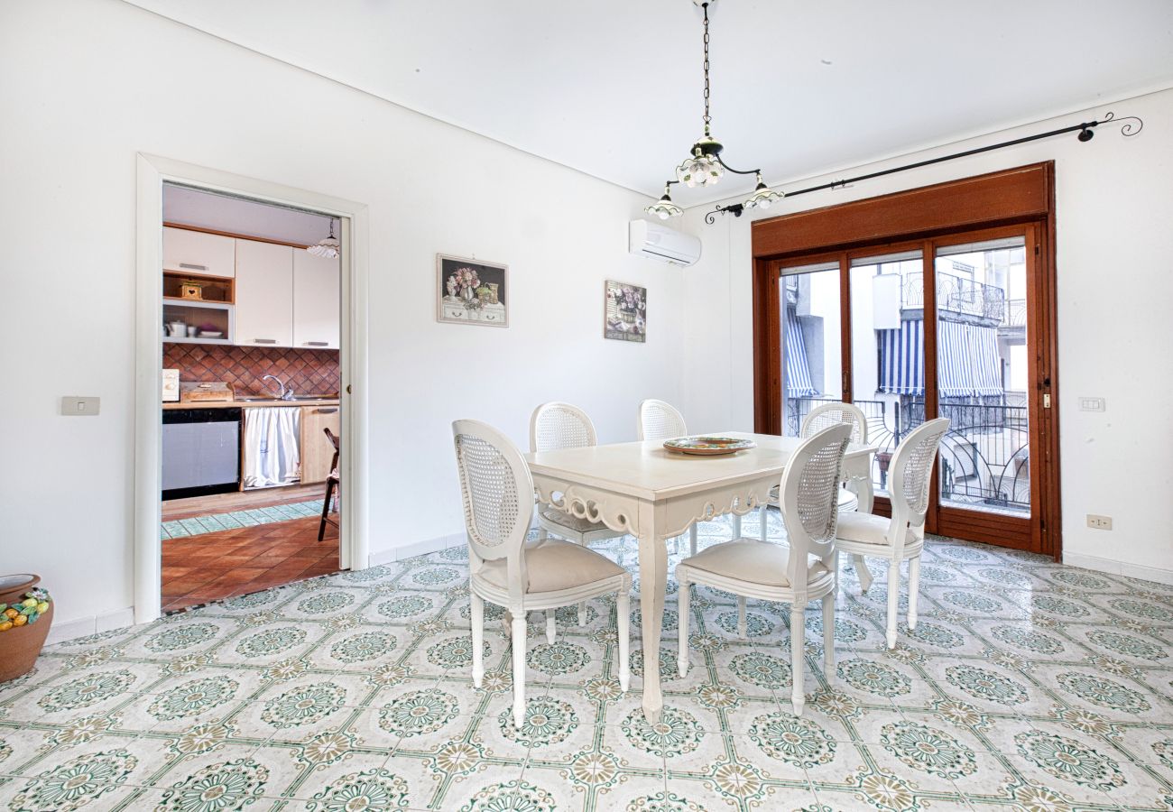 Apartment in Sorrento - AMORE RENTALS - Appartamento Annarita with Balcony and Air Conditioning