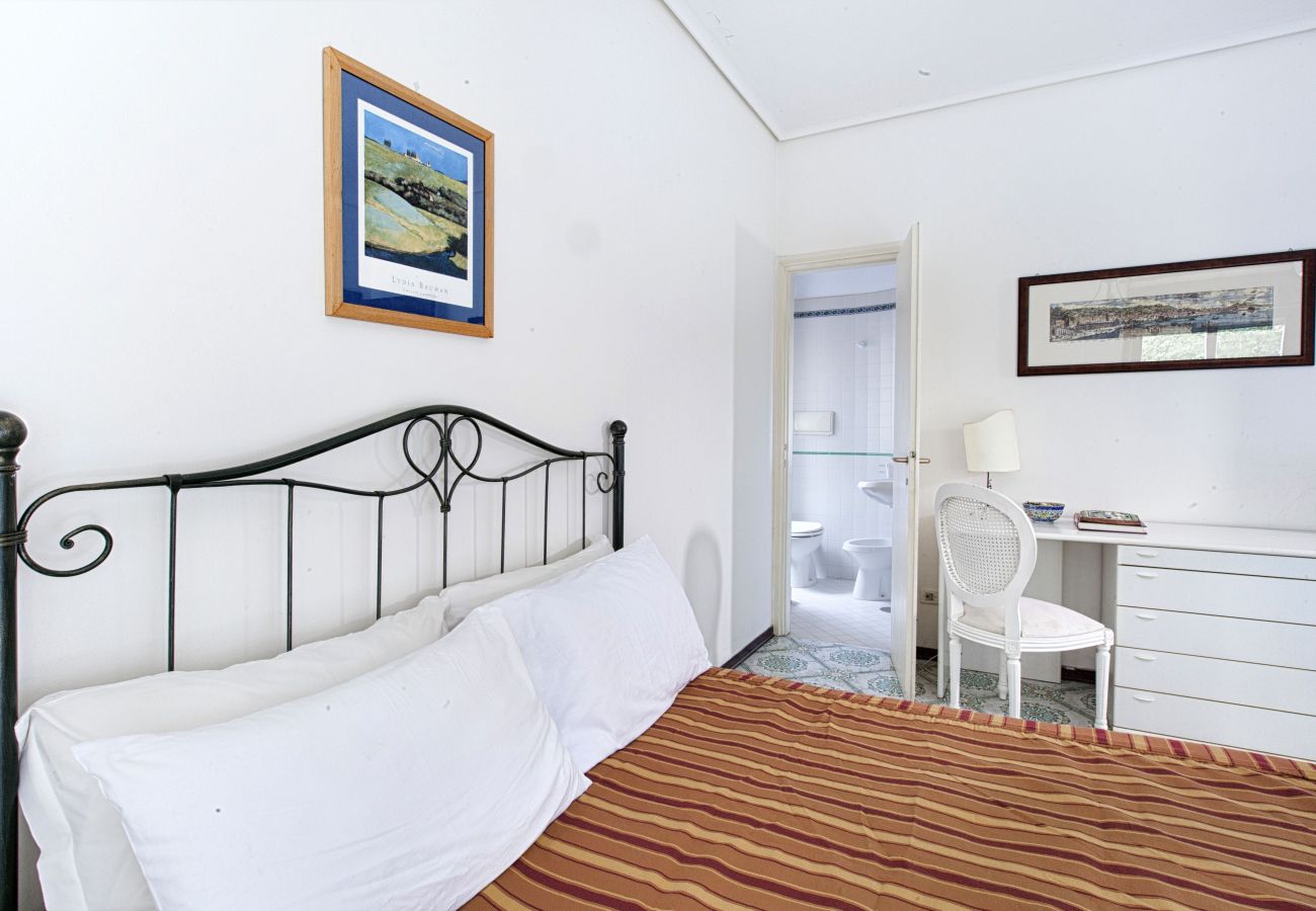 Apartment in Sorrento - AMORE RENTALS - Appartamento Annarita with Balcony and Air Conditioning