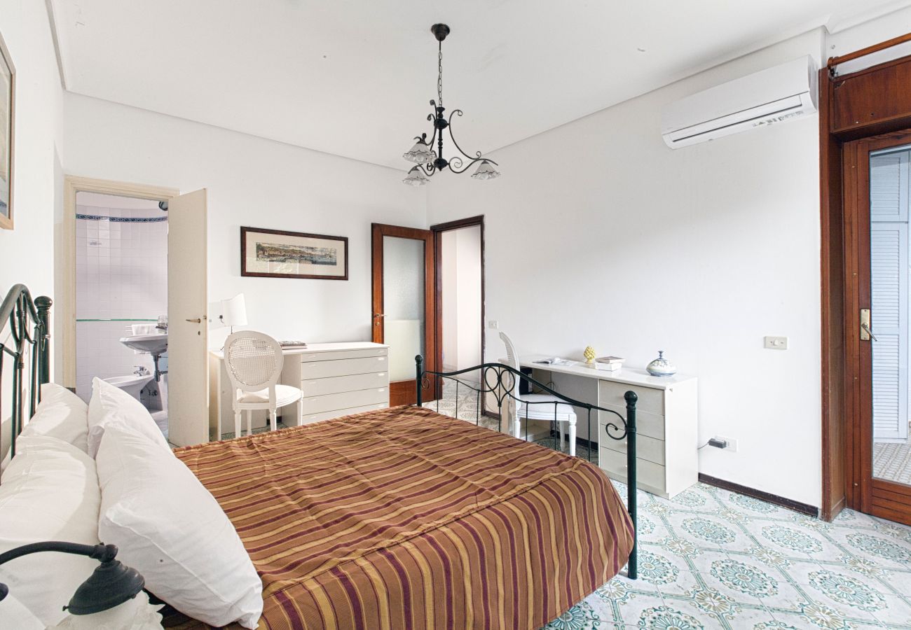 Apartment in Sorrento - AMORE RENTALS - Appartamento Annarita with Balcony and Air Conditioning