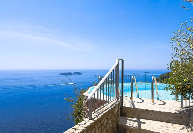 House in Positano - AMORE RENTALS - Villa Vanessa with Private Pool and Sea View House in Positano - AMORE RENTALS - Villa Vanessa with Private Pool and Sea View
