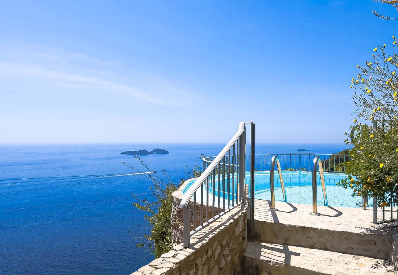 House in Positano - AMORE RENTALS - Villa Vanessa with Private Pool and Sea View
