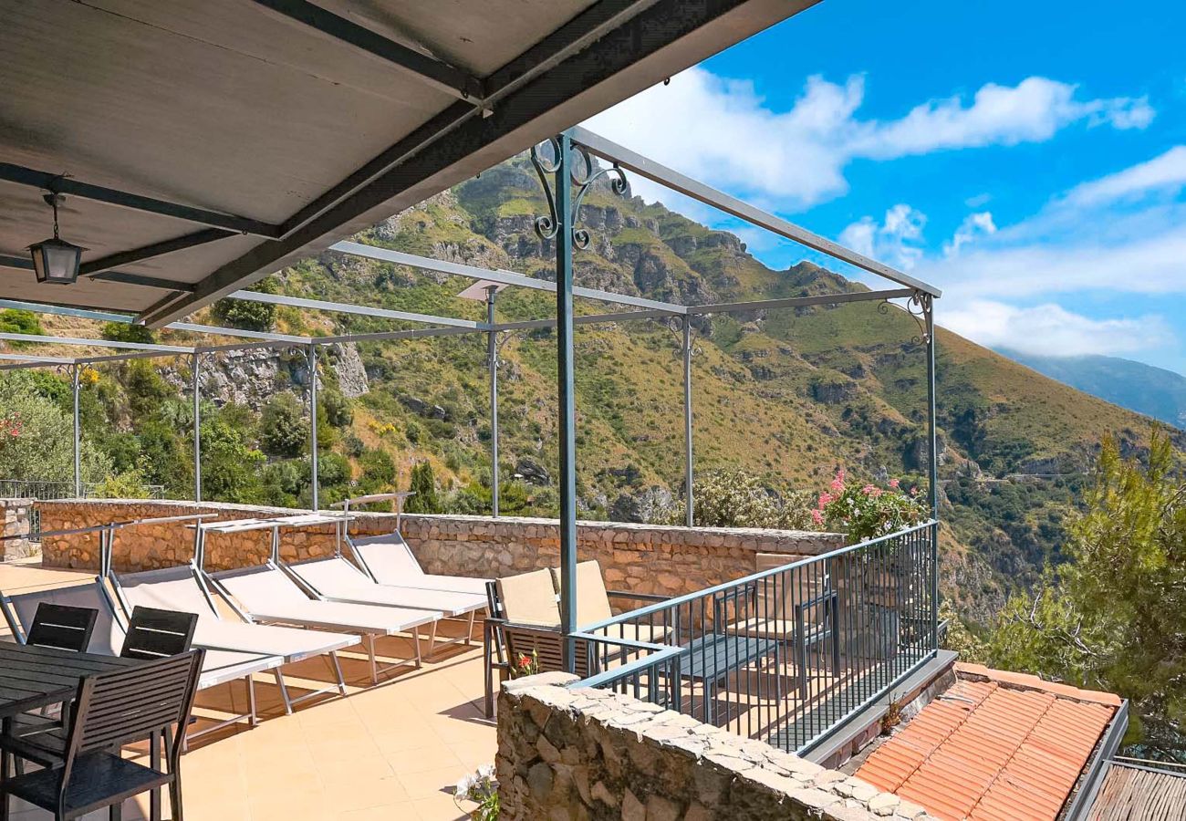House in Positano - AMORE RENTALS - Villa Vanessa with Private Pool and Sea View