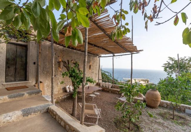 Villa in Amalfi - AMORE RENTALS - Villa Margherita with Sea View and Swimming Pool
