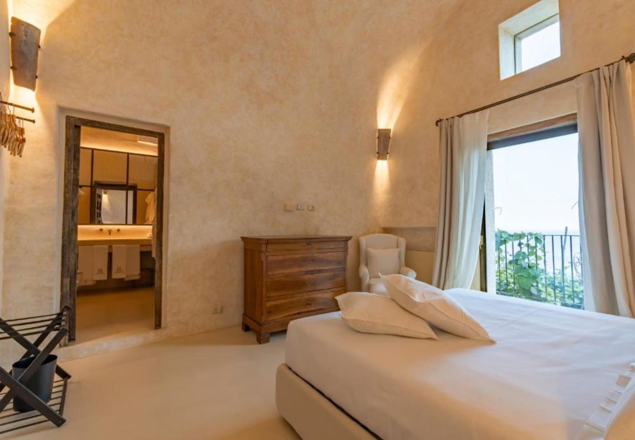 Villa in Amalfi - AMORE RENTALS - Villa Margherita with Sea View and Swimming Pool