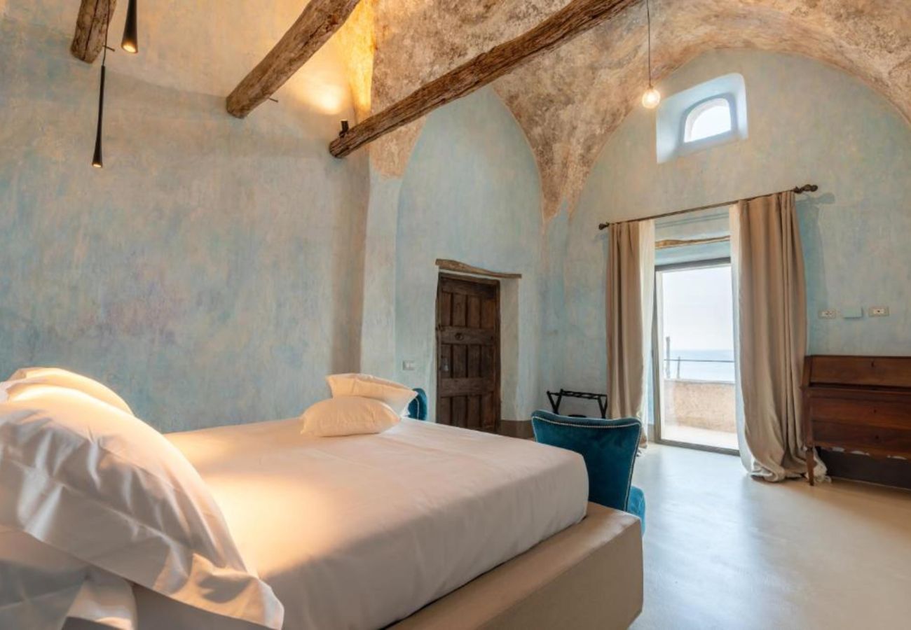 Villa in Amalfi - AMORE RENTALS - Villa Margherita with Sea View and Swimming Pool