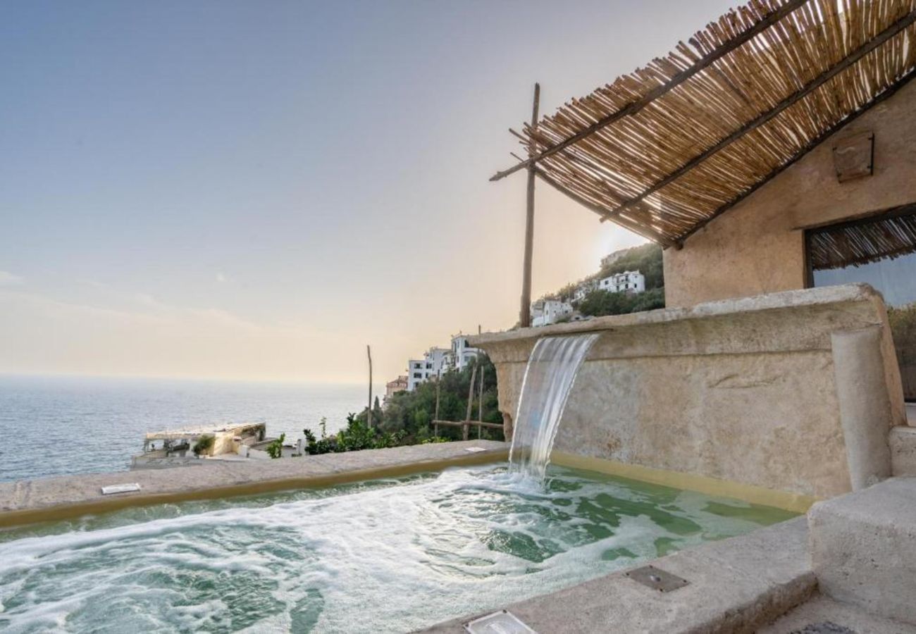 Villa in Amalfi - AMORE RENTALS - Villa Margherita with Sea View and Swimming Pool