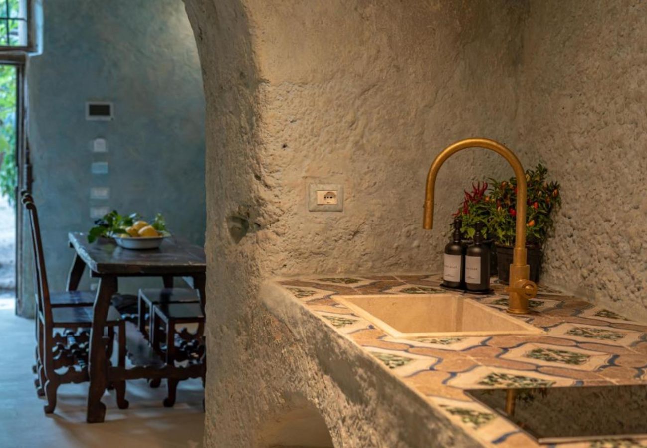 Villa in Amalfi - AMORE RENTALS - Villa Margherita with Sea View and Swimming Pool