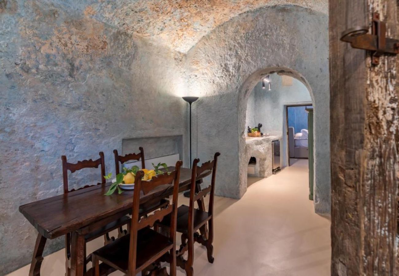 Villa in Amalfi - AMORE RENTALS - Villa Margherita with Sea View and Swimming Pool