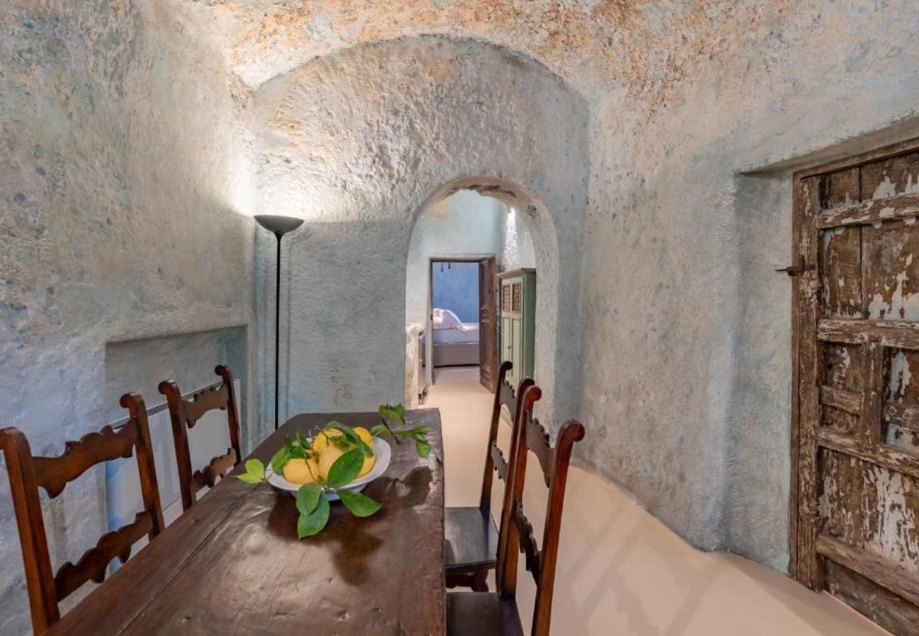Villa in Amalfi - AMORE RENTALS - Villa Margherita with Sea View and Swimming Pool