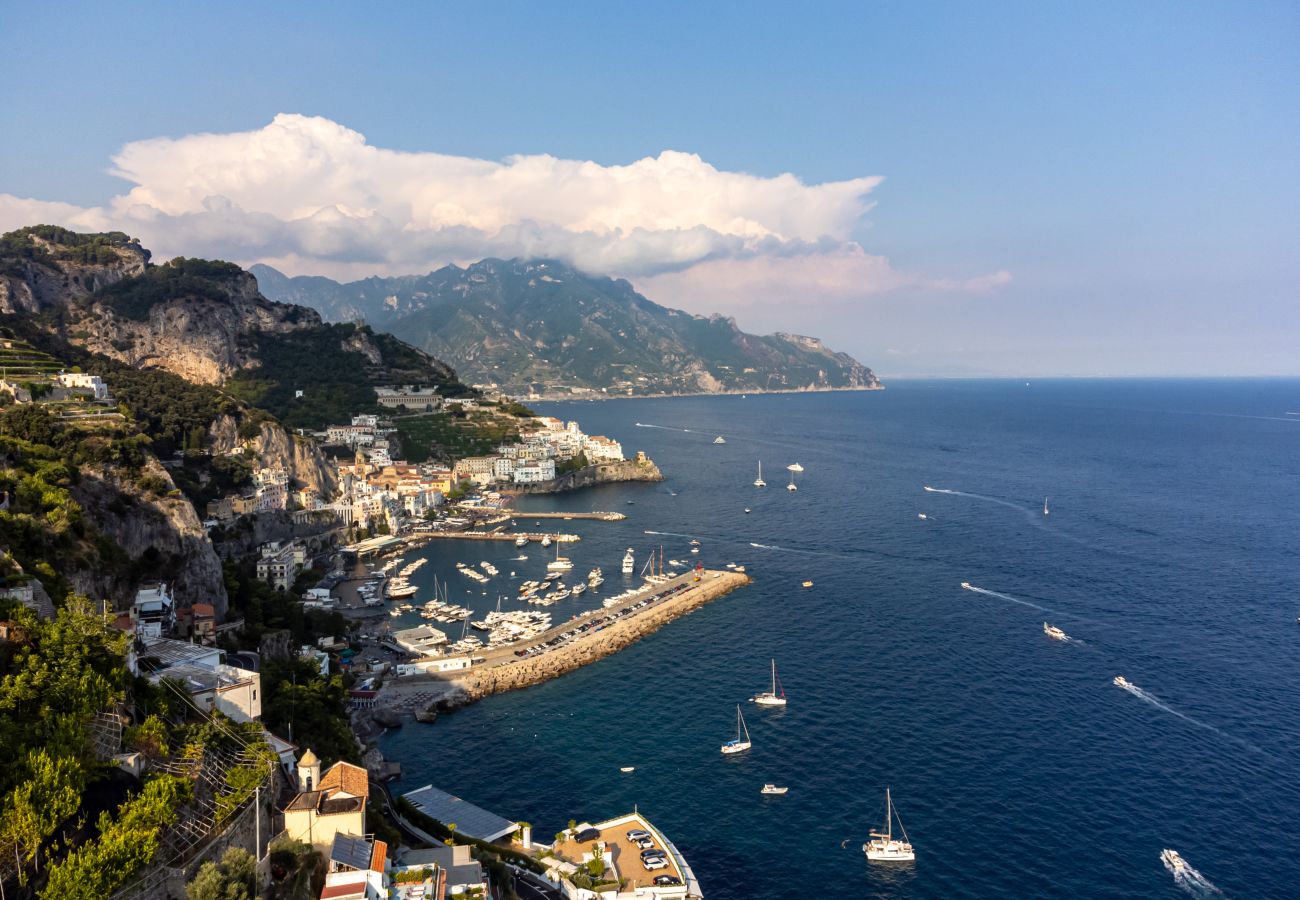 Villa in Amalfi - AMORE RENTALS - Villa Margherita with Sea View and Swimming Pool