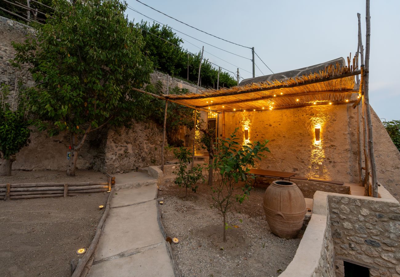 Villa in Amalfi - AMORE RENTALS - Villa Margherita with Sea View and Swimming Pool