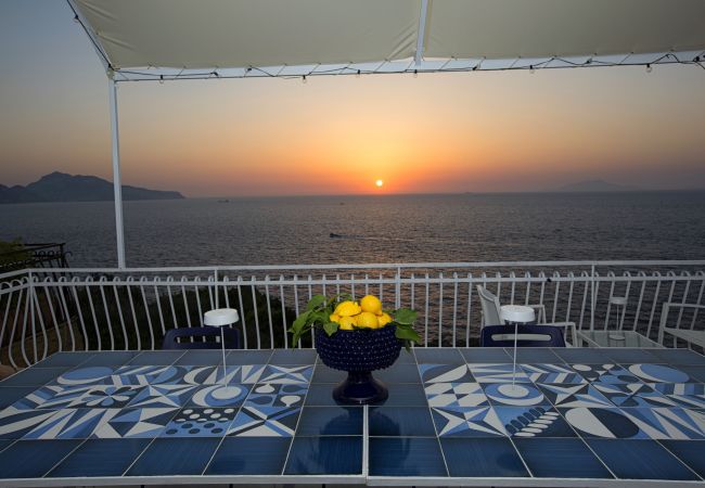 Villa in Massa Lubrense - AMORE RENTALS - Villa Domus Franca with Shared Swimming Pool by the Sea Villa in Massa Lubrense - AMORE RENTALS - Villa Domus Franca with Shared Swimming Pool by the Sea