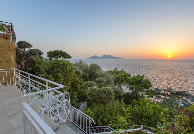 Villa in Massa Lubrense - AMORE RENTALS - Villa Domus Franca with Shared Swimming Pool by the Sea Villa in Massa Lubrense - AMORE RENTALS - Villa Domus Franca with Shared Swimming Pool by the Sea