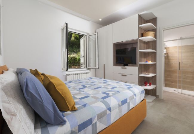 Villa in Massa Lubrense - AMORE RENTALS - Villa Domus Franca with Shared Swimming Pool by the Sea Villa in Massa Lubrense - AMORE RENTALS - Villa Domus Franca with Shared Swimming Pool by the Sea