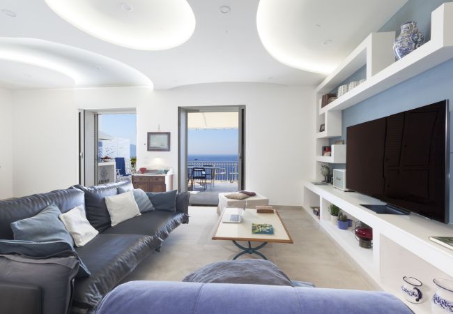 Villa in Massa Lubrense - AMORE RENTALS - Villa Domus Franca with Shared Swimming Pool by the Sea Villa in Massa Lubrense - AMORE RENTALS - Villa Domus Franca with Shared Swimming Pool by the Sea