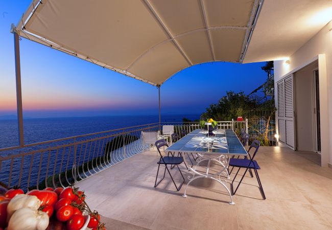 Villa in Massa Lubrense - AMORE RENTALS - Villa Domus Franca with Shared Swimming Pool by the Sea Villa in Massa Lubrense - AMORE RENTALS - Villa Domus Franca with Shared Swimming Pool by the Sea