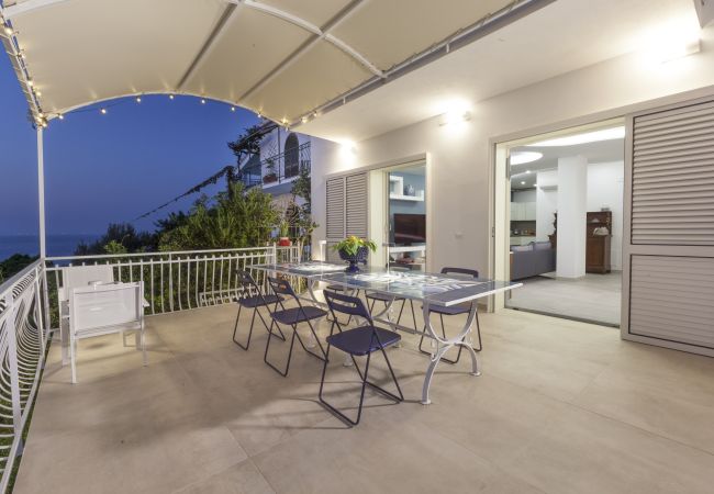 Villa in Massa Lubrense - AMORE RENTALS - Villa Domus Franca with Shared Swimming Pool by the Sea Villa in Massa Lubrense - AMORE RENTALS - Villa Domus Franca with Shared Swimming Pool by the Sea