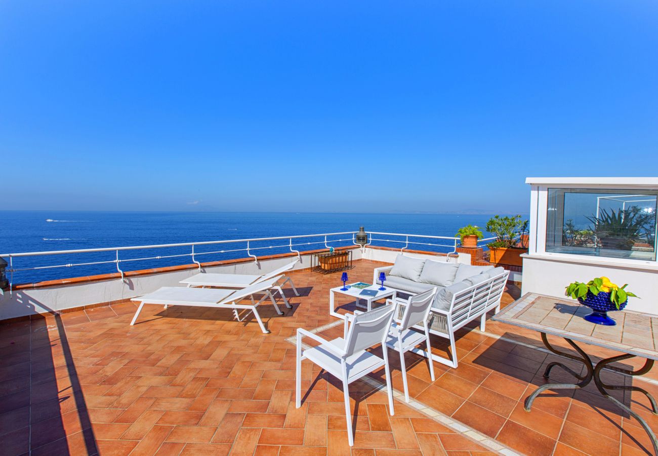 Villa in Massa Lubrense - AMORE RENTALS - Villa Domus Franca with Seafront Shared Pool