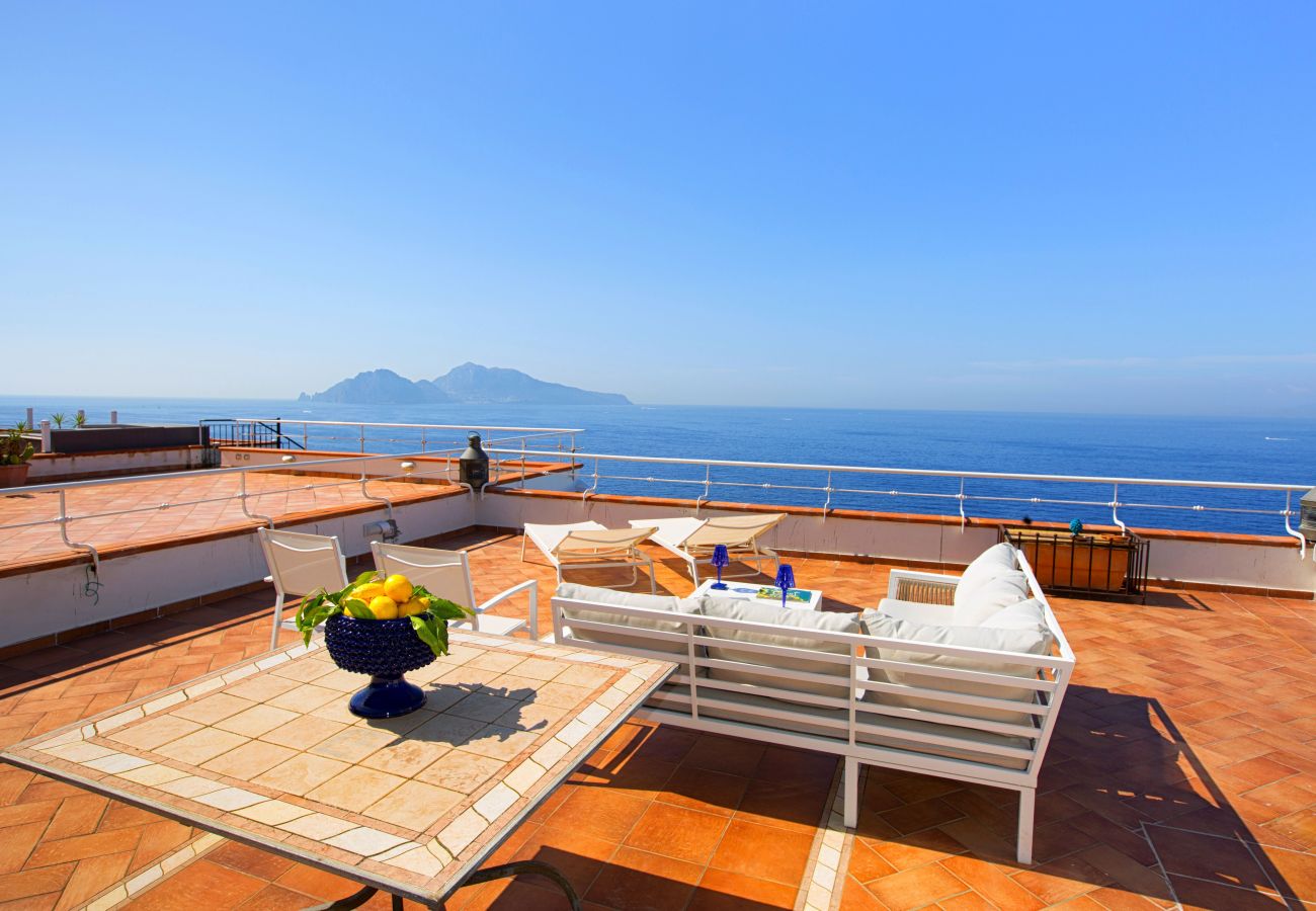 Villa in Massa Lubrense - AMORE RENTALS - Villa Domus Franca with Seafront Shared Pool