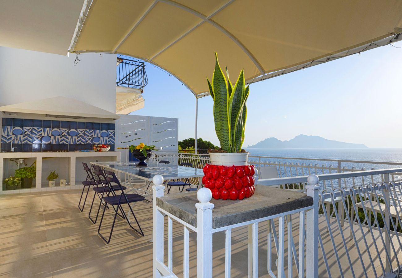 Villa in Massa Lubrense - AMORE RENTALS - Villa Domus Franca with Seafront Shared Pool