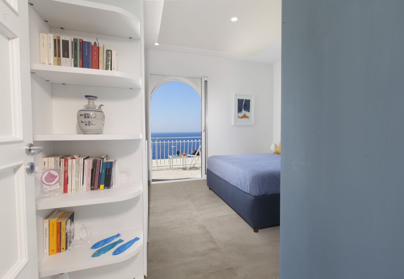 Villa in Massa Lubrense - AMORE RENTALS - Villa Domus Franca with Seafront Shared Pool