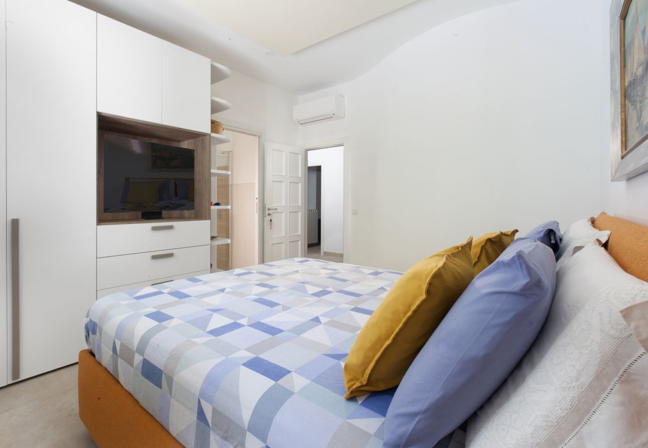 Villa in Massa Lubrense - AMORE RENTALS - Villa Domus Franca with Seafront Shared Pool