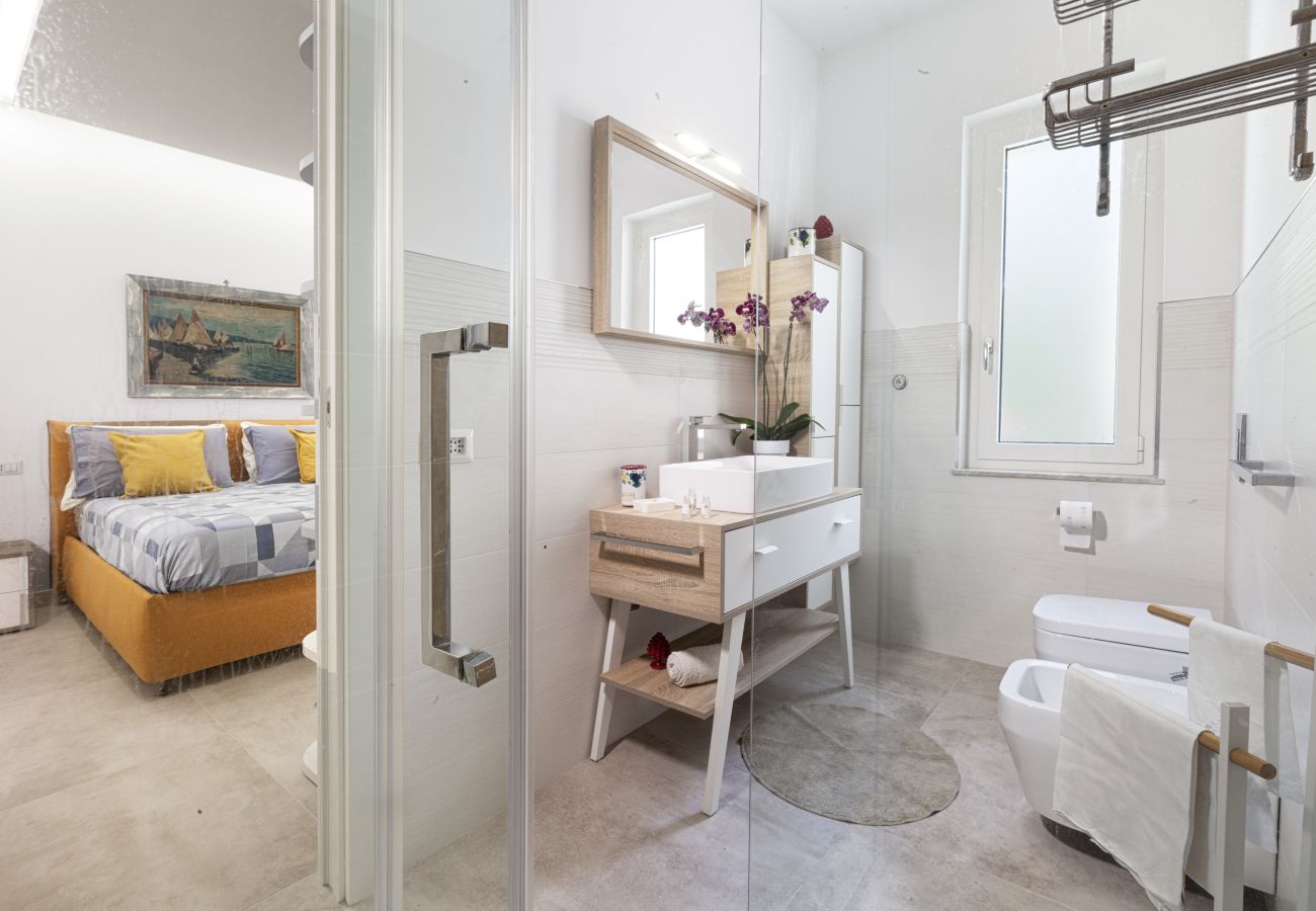 Villa in Massa Lubrense - AMORE RENTALS - Villa Domus Franca with Seafront Shared Pool