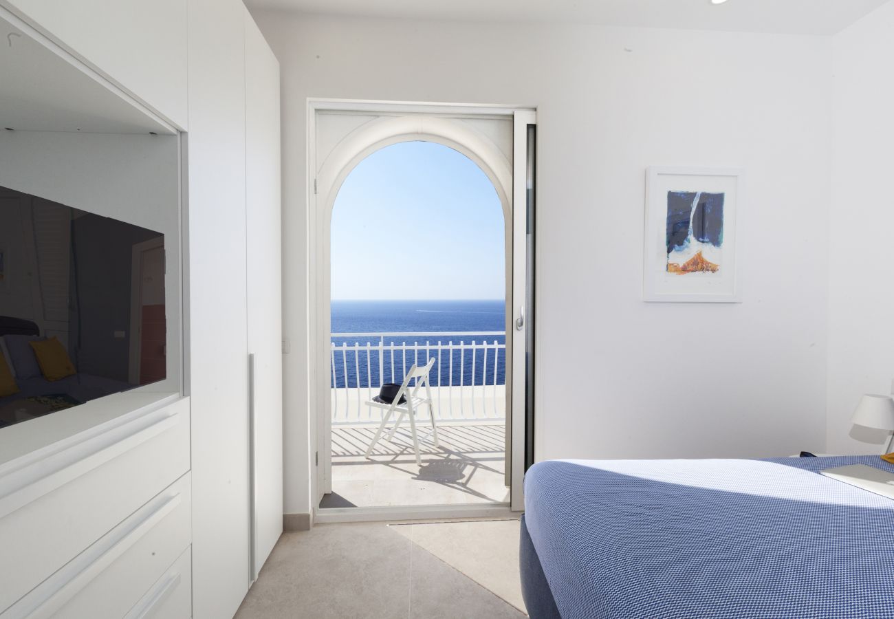 Villa in Massa Lubrense - AMORE RENTALS - Villa Domus Franca with Seafront Shared Pool