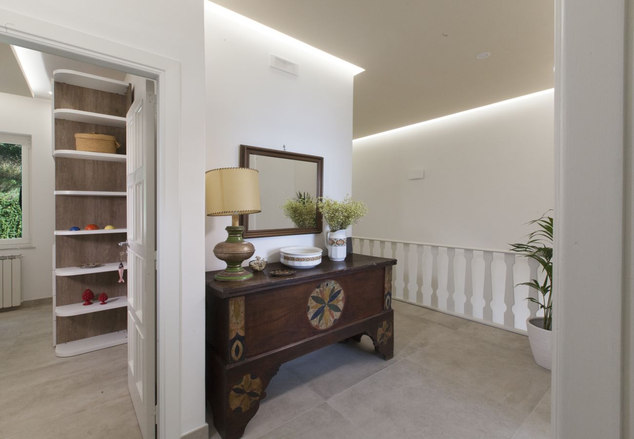 Villa in Massa Lubrense - AMORE RENTALS - Villa Domus Franca with Seafront Shared Pool