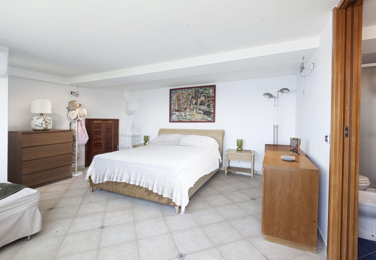 Villa in Massa Lubrense - AMORE RENTALS - Villa Domus Franca with Seafront Shared Pool