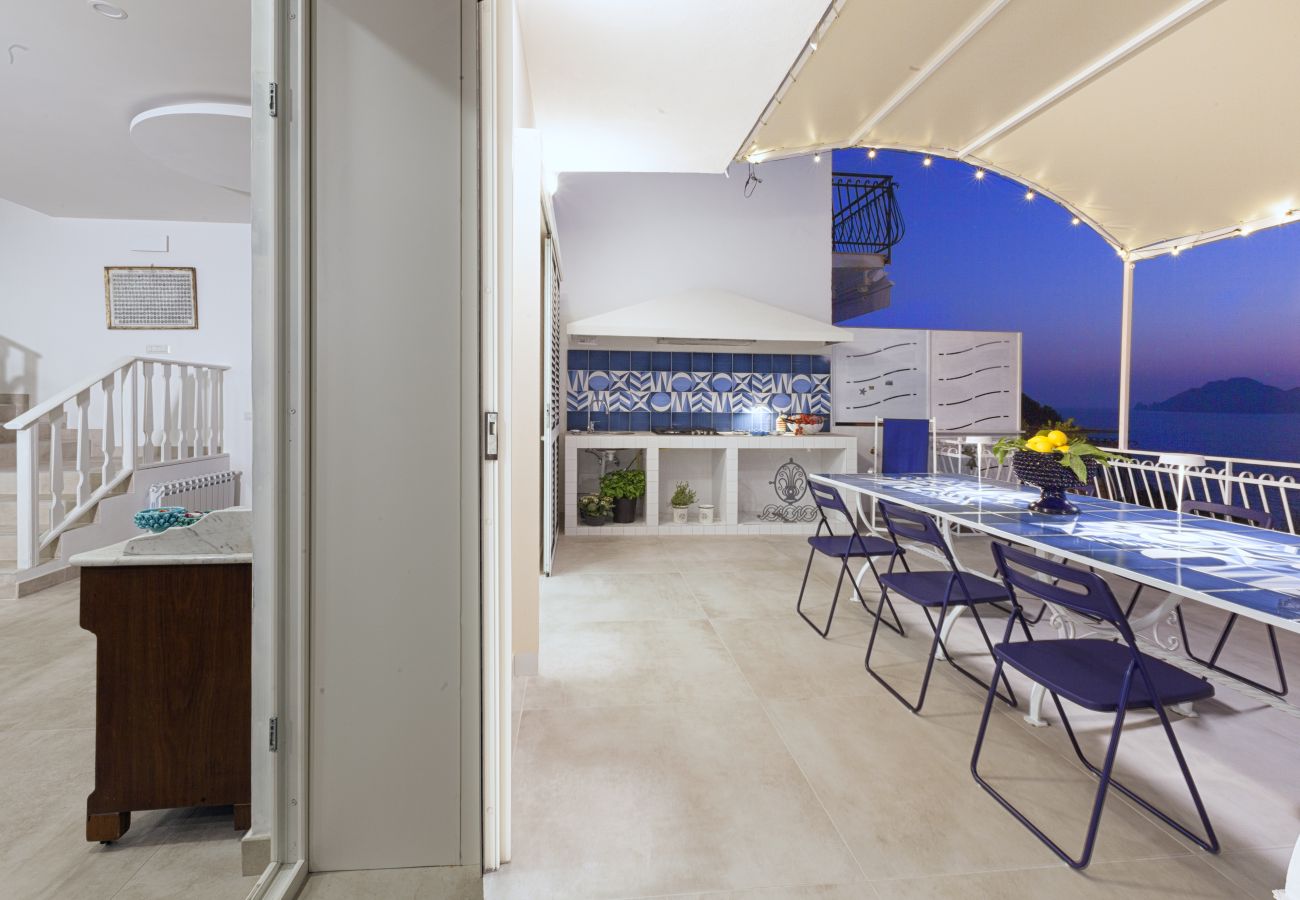 Villa in Massa Lubrense - AMORE RENTALS - Villa Domus Franca with Seafront Shared Pool