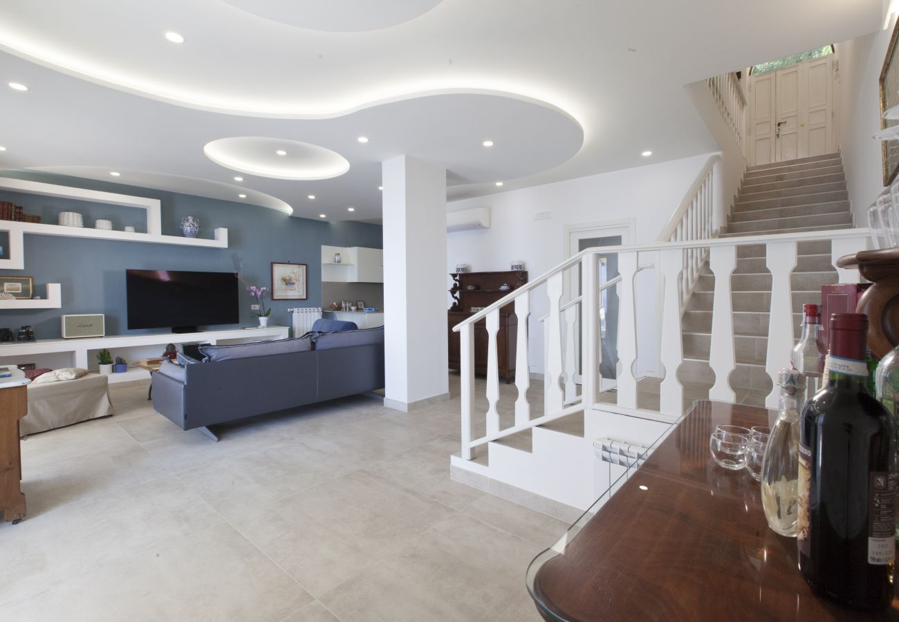 Villa in Massa Lubrense - AMORE RENTALS - Villa Domus Franca with Seafront Shared Pool