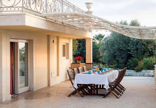 Villa in Donnalucata - AMORE RENTALS - Villa Chiara with Internal Heated Pool