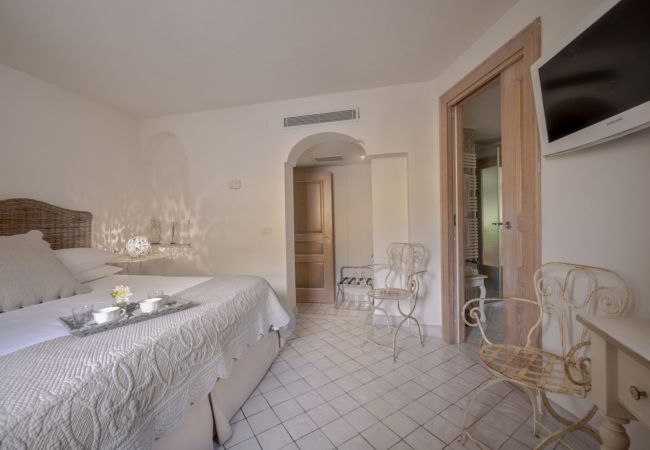 Villa in Positano - AMORE RENTALS - Villa Elio with Sea View, Heated Pool and Parking Villa in Positano - AMORE RENTALS - Villa Elio with Sea View, Heated Pool and Parking