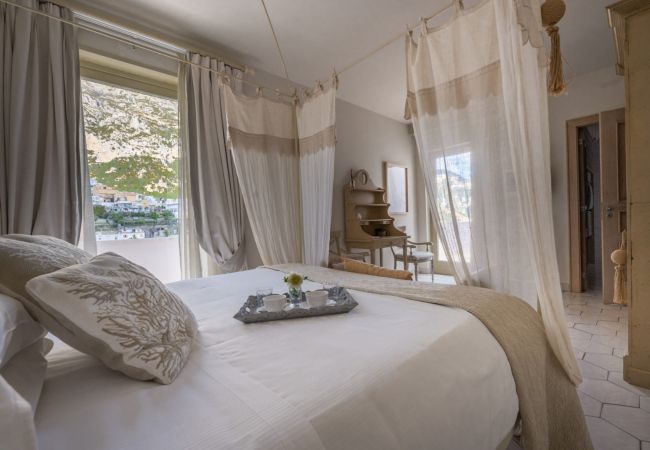 Villa in Positano - AMORE RENTALS - Villa Elio with Sea View, Heated Pool and Parking Villa in Positano - AMORE RENTALS - Villa Elio with Sea View, Heated Pool and Parking