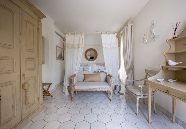 Villa in Positano - AMORE RENTALS - Villa Elio with Sea View, Heated Pool and Parking Villa in Positano - AMORE RENTALS - Villa Elio with Sea View, Heated Pool and Parking