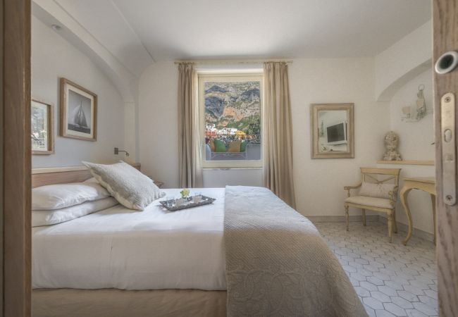 Villa in Positano - AMORE RENTALS - Villa Elio with Sea View, Heated Pool and Parking